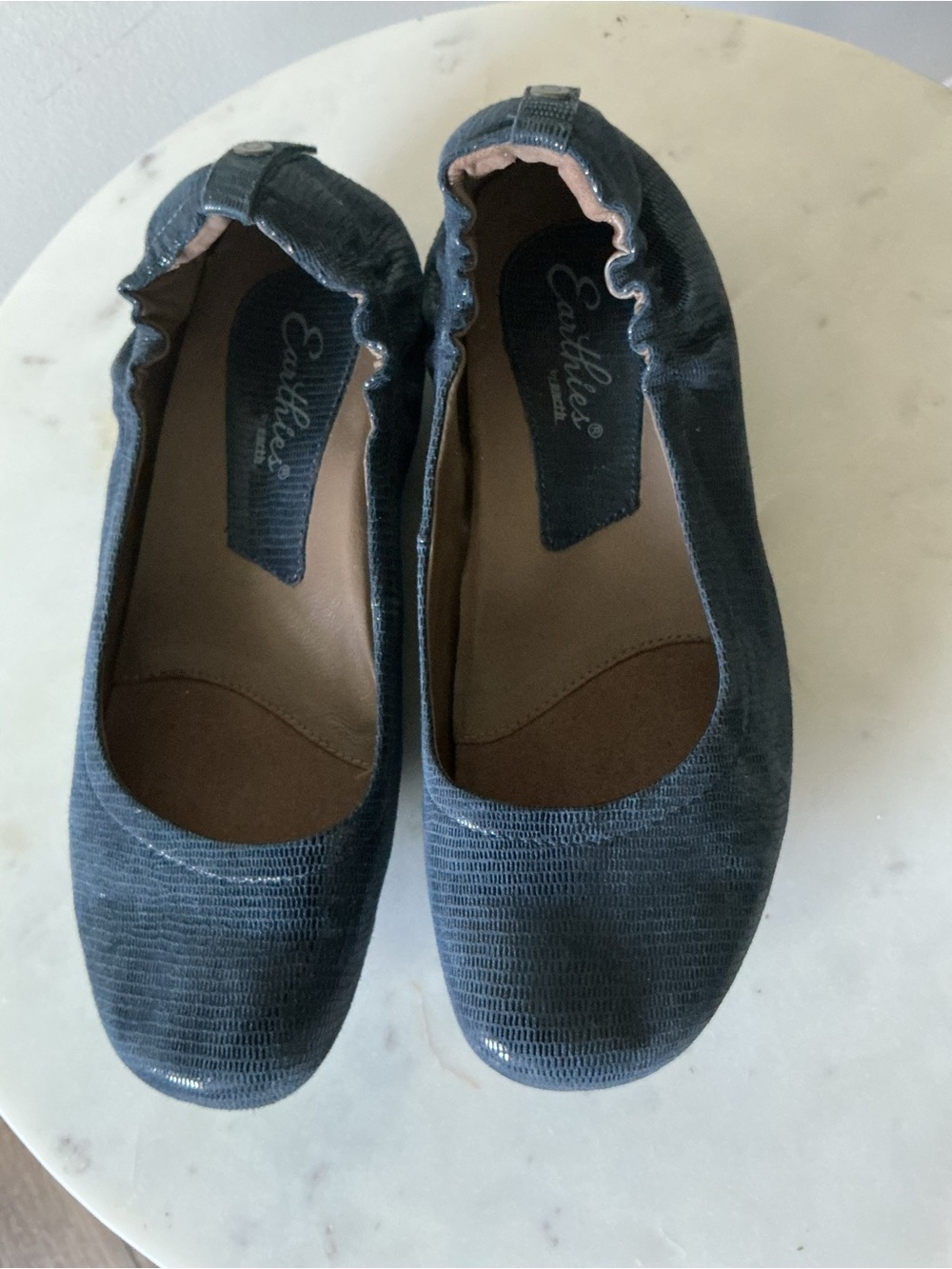 Earthies tool navy ballet flats 8.5B lizard embossed scrunch comfort